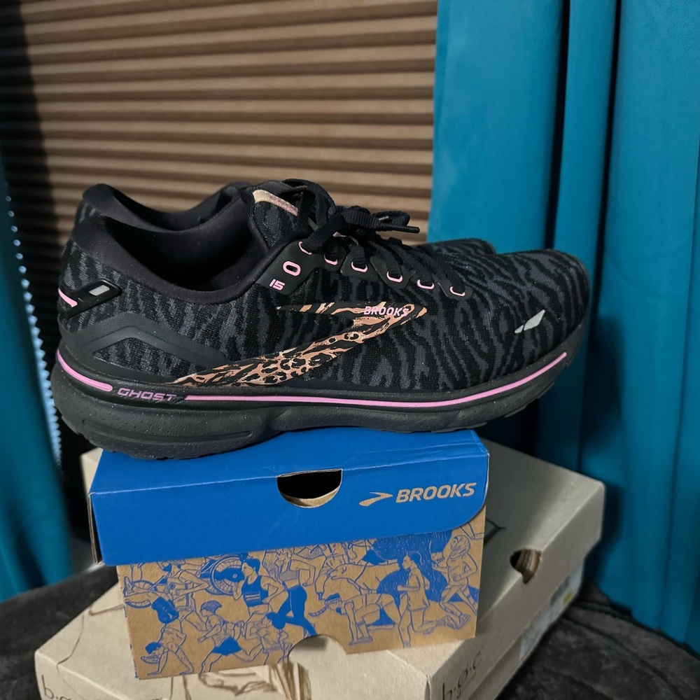 Size 11
Brooks 
Ghost16